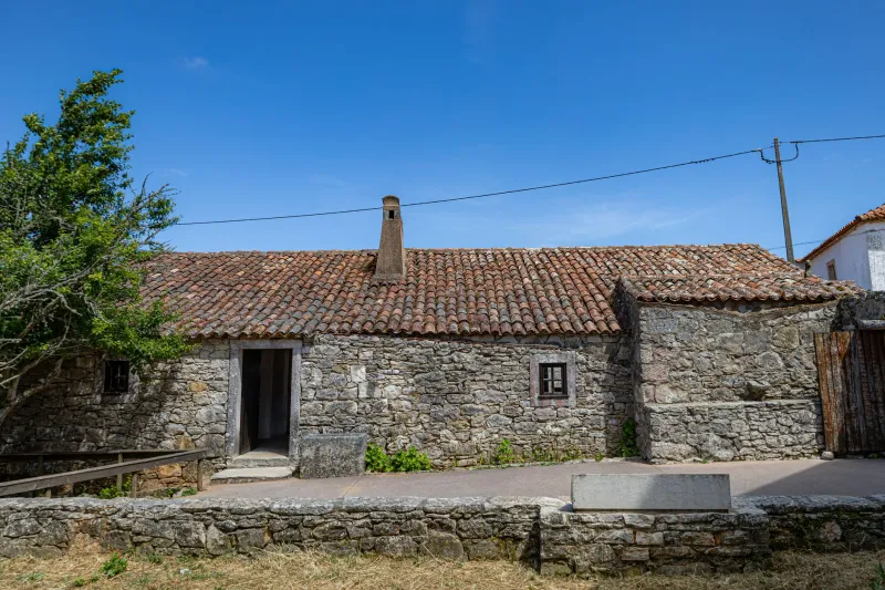 The Ruin and the Restoration: British Women Who Bought Broken Houses Abroad and Found Themselves in the Repair