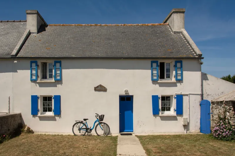 Two Wheels, One Road, No Rush: The Transformative Logic of Cycling Inland Brittany